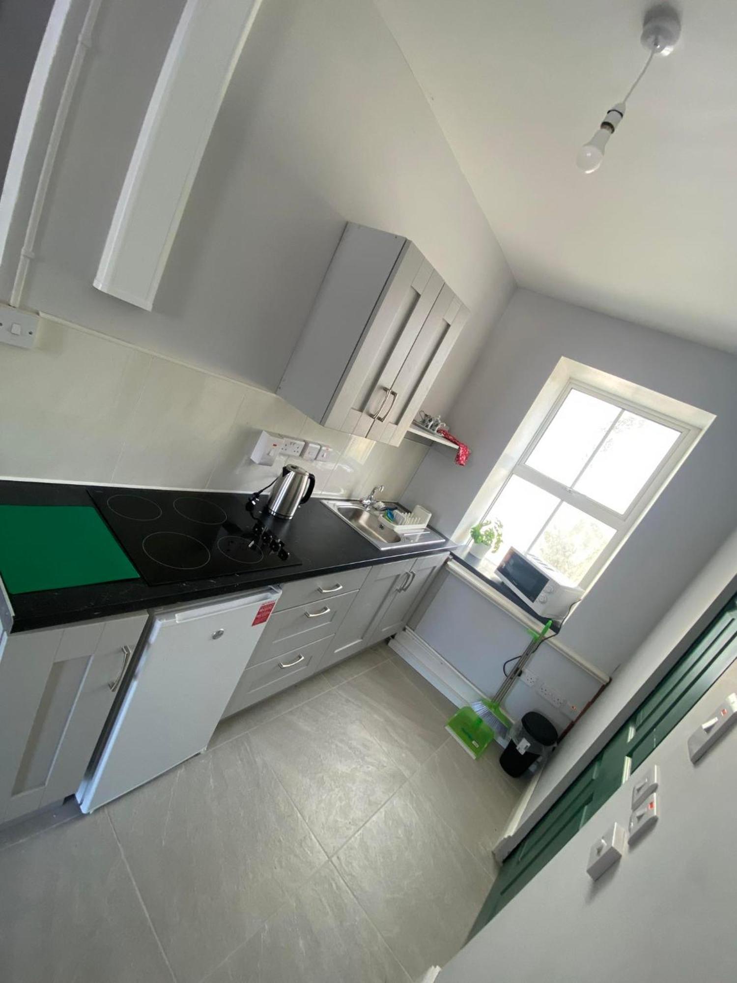 Yellow House Apartment Bantry Bagian luar foto
