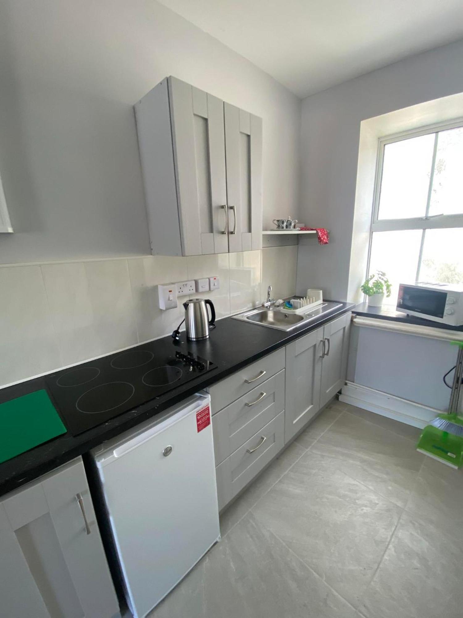 Yellow House Apartment Bantry Bagian luar foto